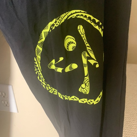 ZUMBA Black Fitness Pants Size Large Neon Drawstring and Tribal Symbol on Leg - Picture 5 of 8